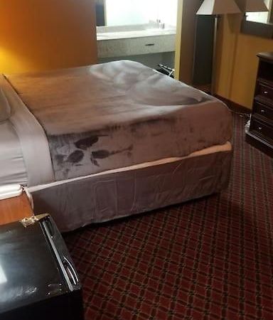 Hotel King Bed Room 236 Booking Стилуотър Екстериор снимка